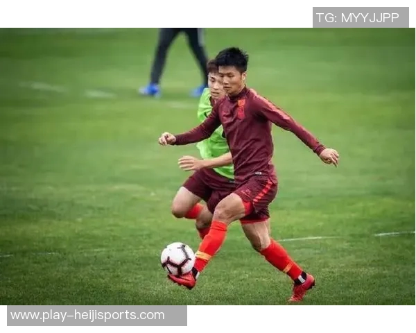 武汉卓尔迎战新疆队全力争胜期待精彩对决展现足球魅力与团队精神